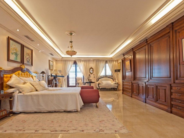 7 Bedrooms Villa in Mijas