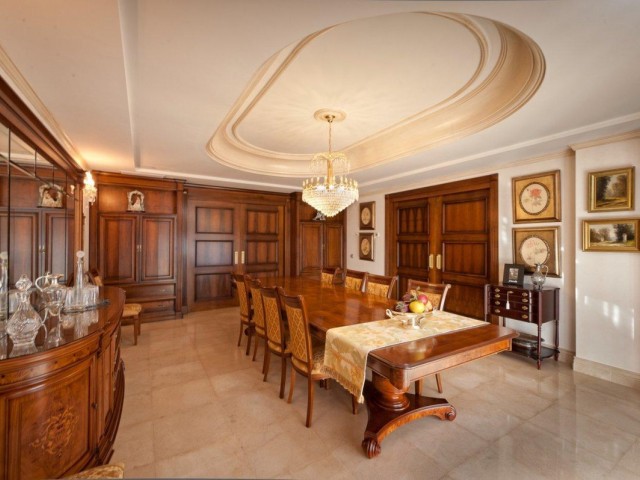 7 Bedrooms Villa in Mijas