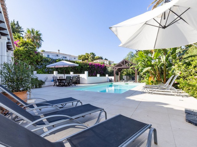 Villa avec 5 Chambres  à El Rosario