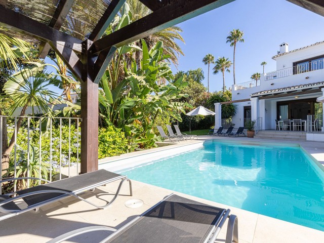 Villa avec 5 Chambres  à El Rosario