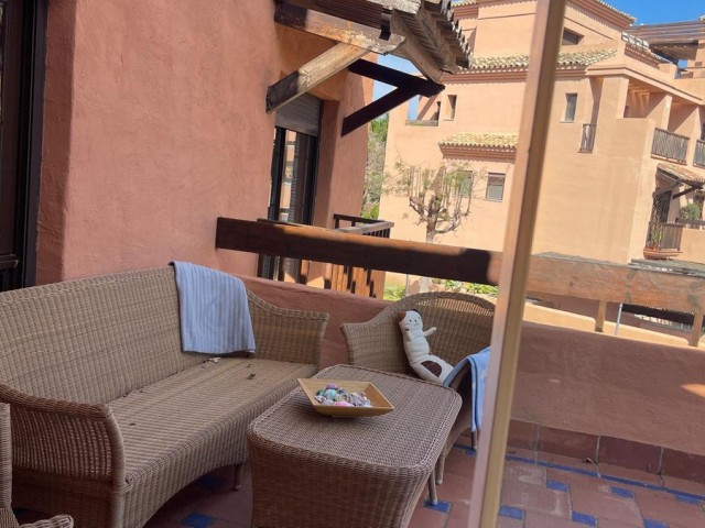 Apartamento con 4 Dormitorios  en Estepona