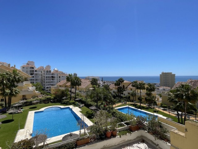 Appartement avec 3 Chambres  à Estepona
