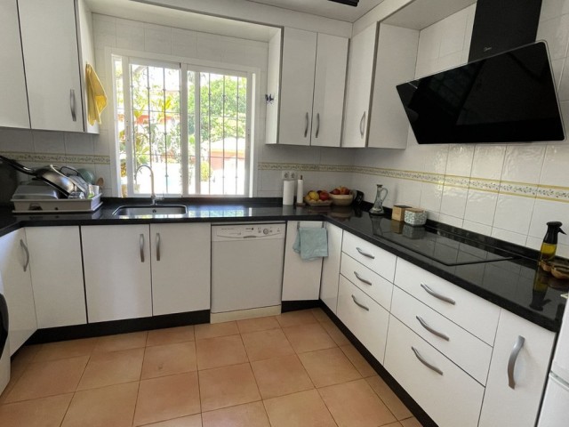 Appartement avec 3 Chambres  à Estepona