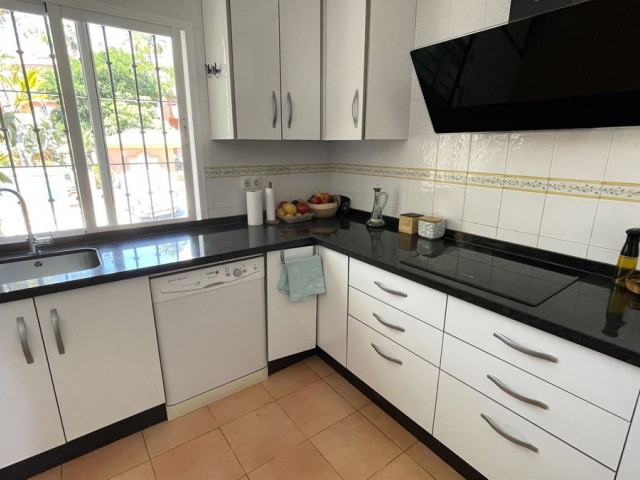 Appartement avec 3 Chambres  à Estepona