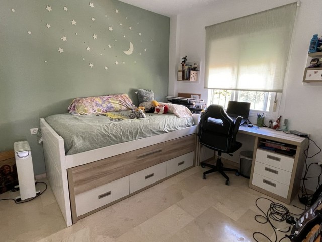 Appartement avec 3 Chambres  à Estepona