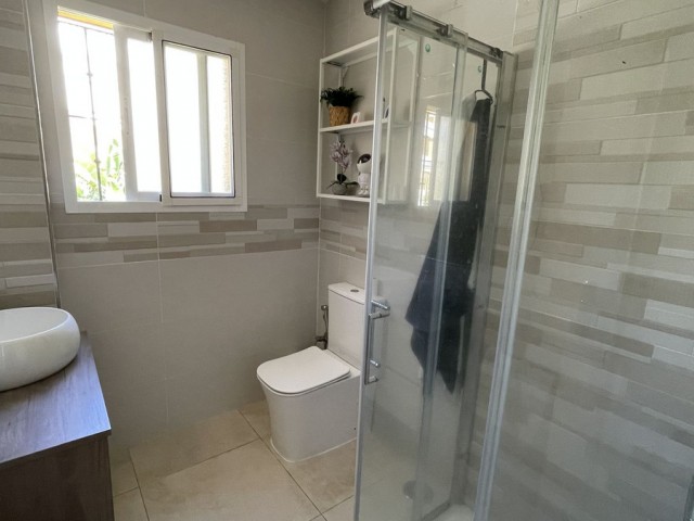 Appartement avec 3 Chambres  à Estepona