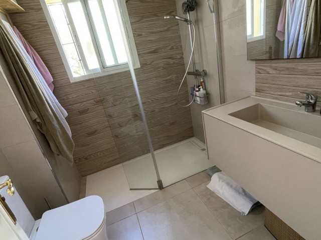 Appartement avec 3 Chambres  à Estepona