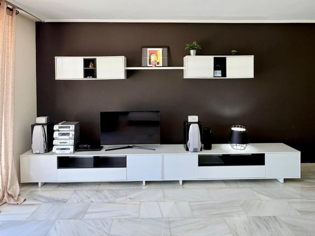 Appartement avec 3 Chambres  à Estepona