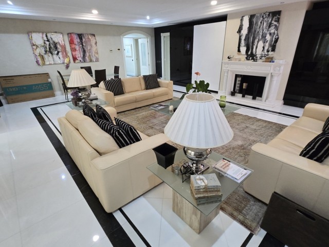 2 Bedrooms Apartment in Puerto Banús