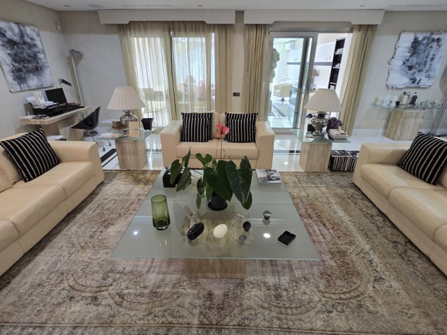 2 Bedrooms Apartment in Puerto Banús