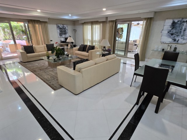 2 Bedrooms Apartment in Puerto Banús