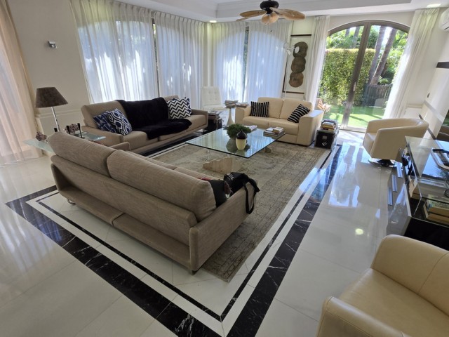 2 Bedrooms Apartment in Puerto Banús