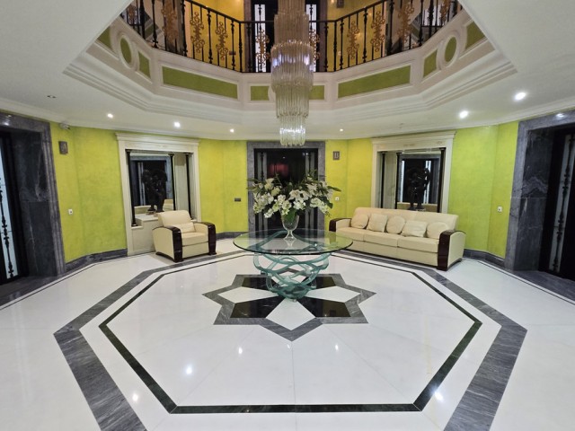2 Bedrooms Apartment in Puerto Banús