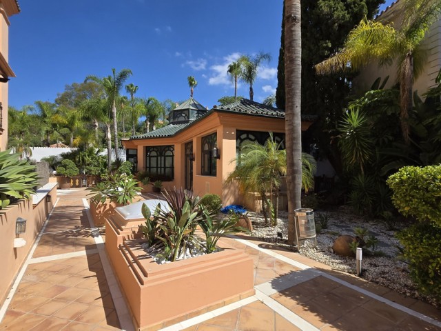 2 Bedrooms Apartment in Puerto Banús