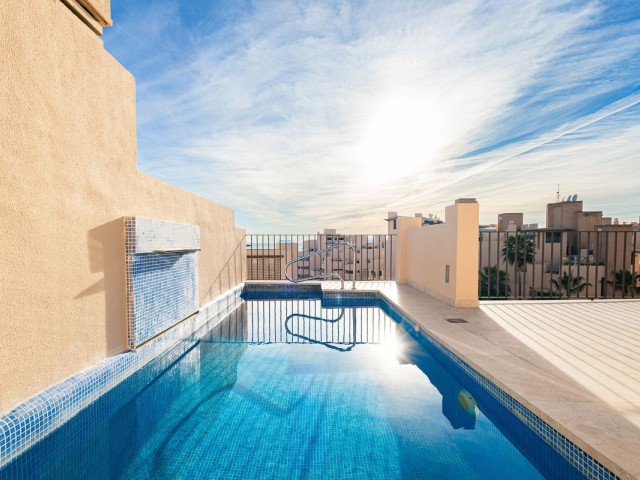Appartement avec 4 Chambres  à Estepona