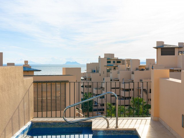 Appartement avec 4 Chambres  à Estepona