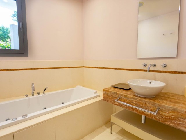 4 Bedrooms Villa in The Golden Mile
