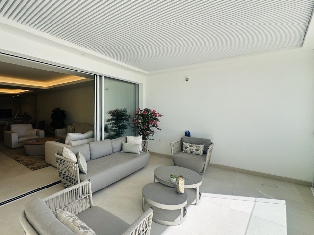 Appartement avec 3 Chambres  à Estepona