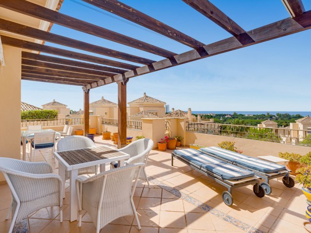 4 Bedrooms Apartment in Elviria