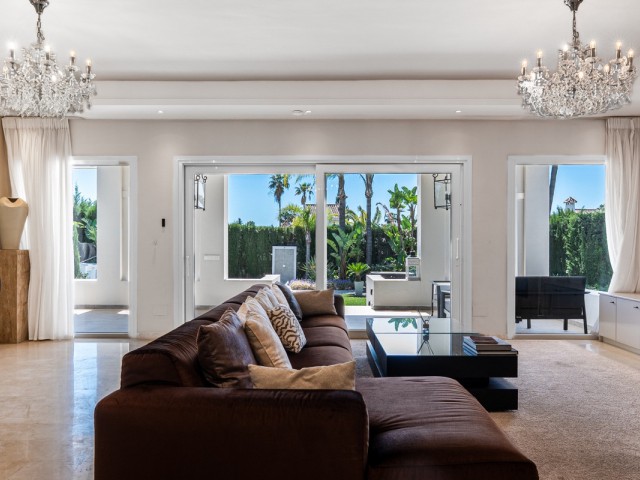 Villa avec 6 Chambres  à Nueva Andalucía