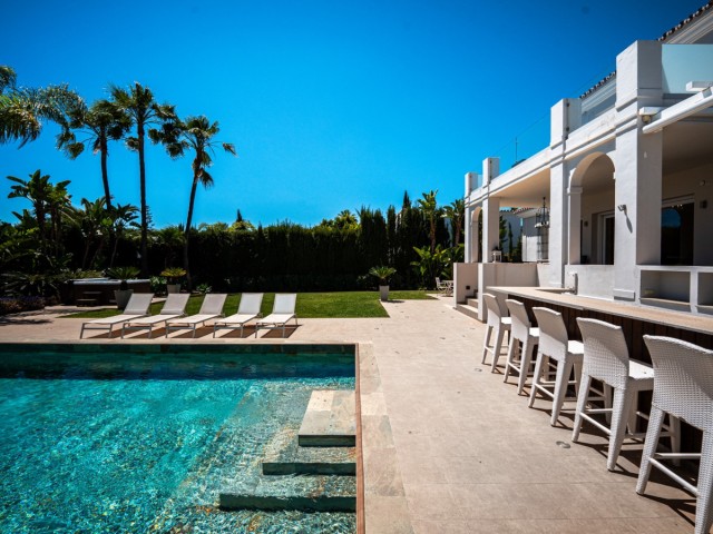 Villa avec 6 Chambres  à Nueva Andalucía