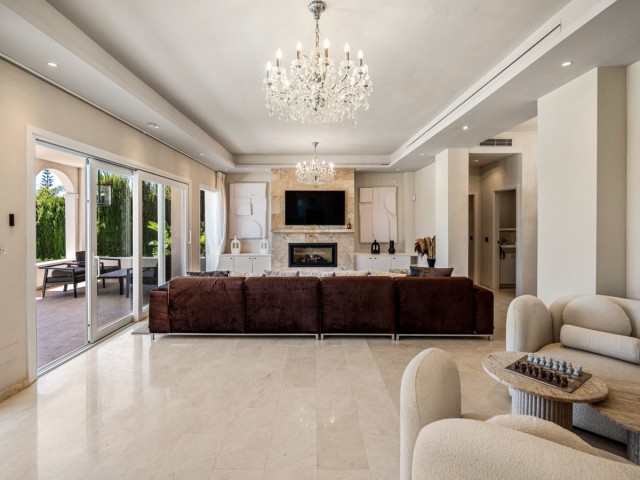 Villa avec 6 Chambres  à Nueva Andalucía