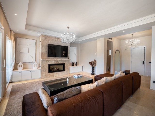 Villa avec 6 Chambres  à Nueva Andalucía