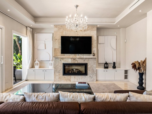 Villa avec 6 Chambres  à Nueva Andalucía