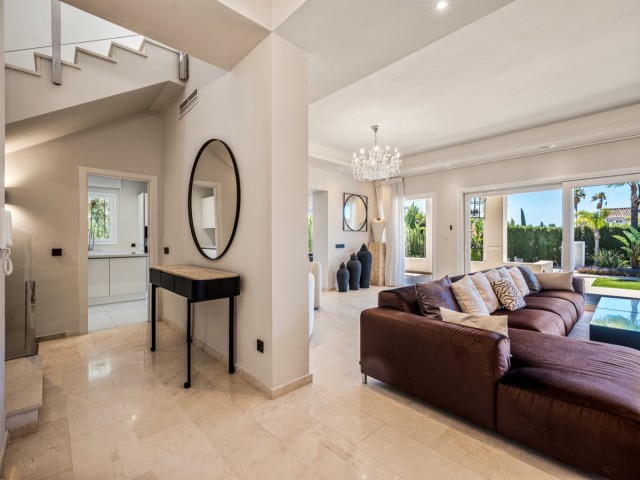 Villa avec 6 Chambres  à Nueva Andalucía