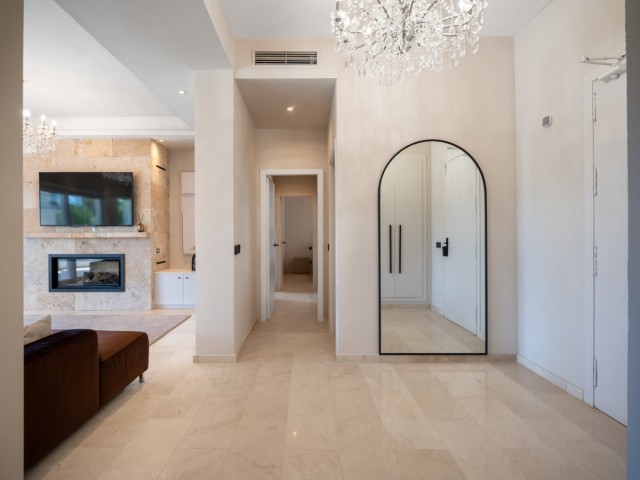 Villa avec 6 Chambres  à Nueva Andalucía