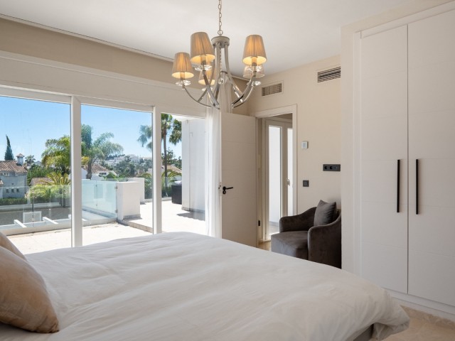 Villa avec 6 Chambres  à Nueva Andalucía