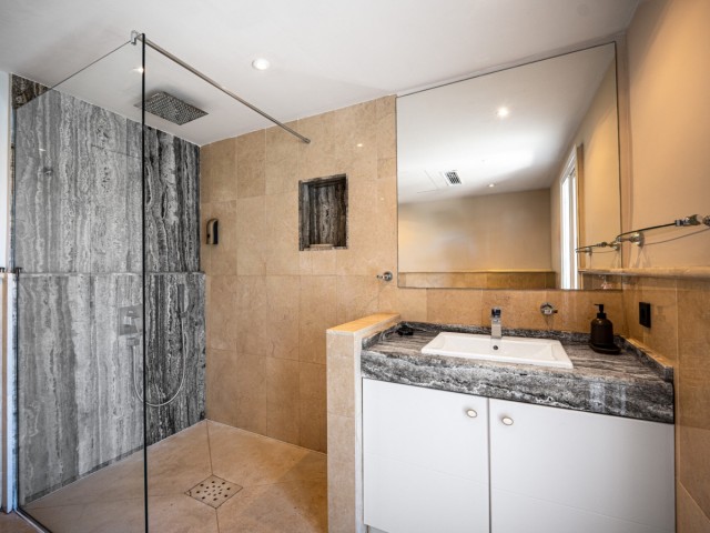 Villa avec 6 Chambres  à Nueva Andalucía