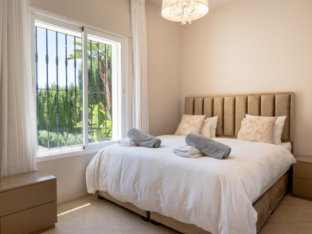 Villa avec 6 Chambres  à Nueva Andalucía