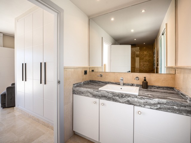 Villa avec 6 Chambres  à Nueva Andalucía