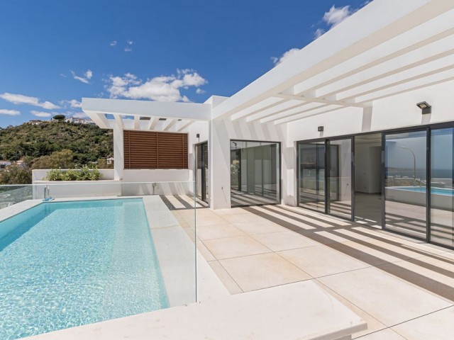 5 Bedrooms Villa in Benalmadena