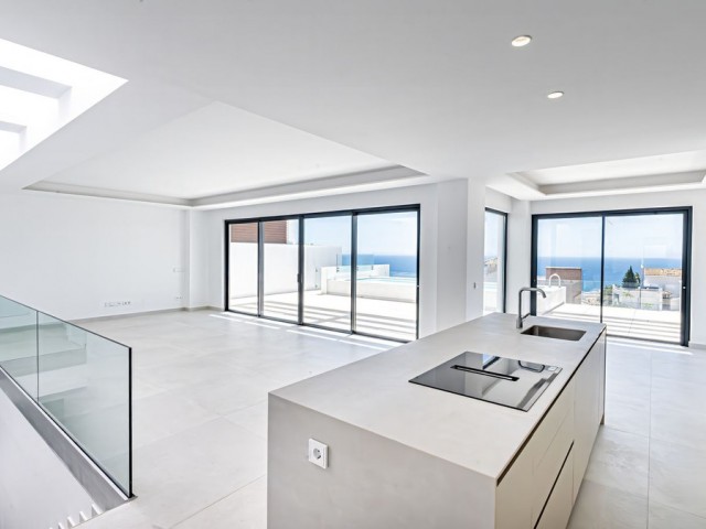5 Bedrooms Villa in Benalmadena