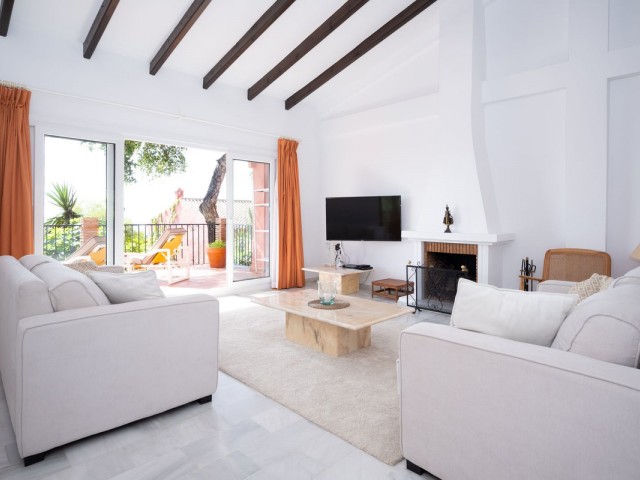 4 Bedrooms Villa in Elviria