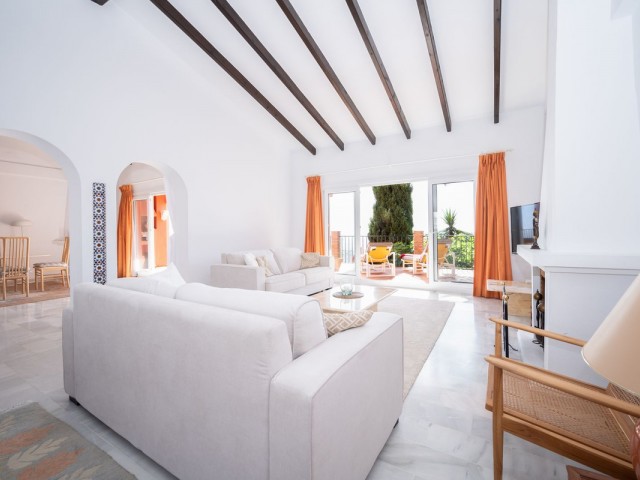 4 Bedrooms Villa in Elviria