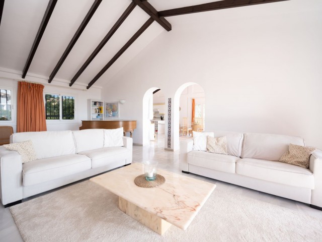 4 Bedrooms Villa in Elviria
