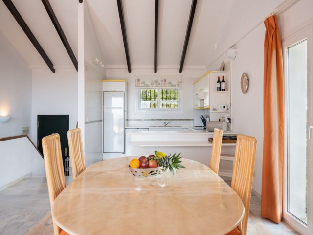 4 Bedrooms Villa in Elviria