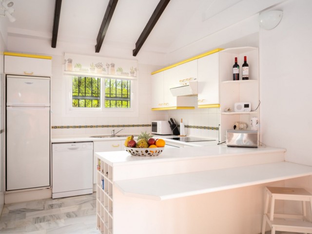 4 Bedrooms Villa in Elviria