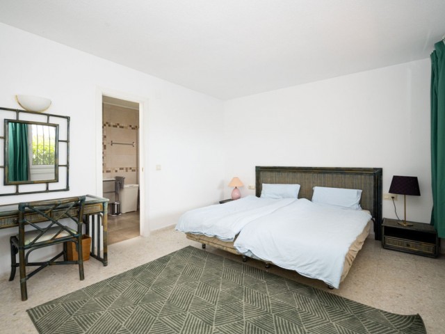 4 Bedrooms Villa in Elviria