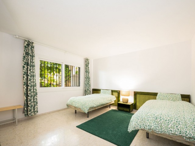 4 Bedrooms Villa in Elviria