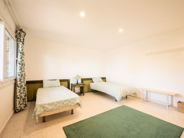 4 Bedrooms Villa in Elviria