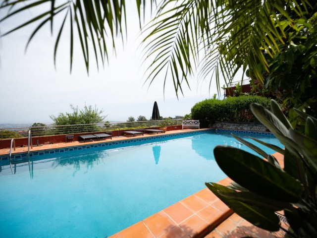 4 Bedrooms Villa in Elviria