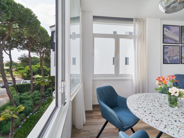 2 Bedrooms Apartment in Elviria