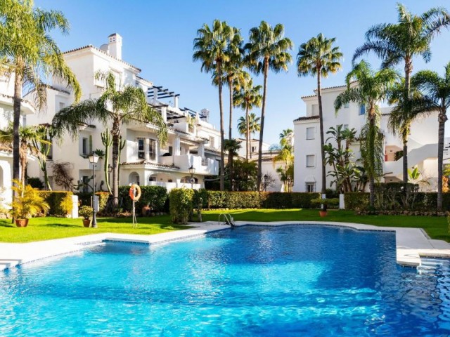 2 Slaapkamer Rijtjeshuis in Nueva Andalucía