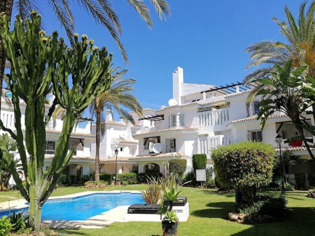 2 Slaapkamer Rijtjeshuis in Nueva Andalucía