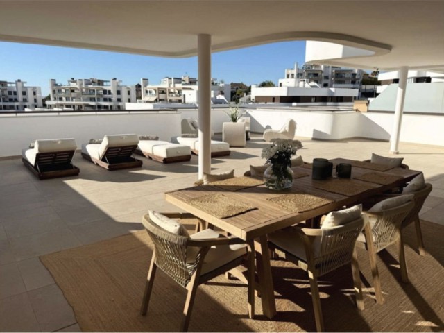 Appartement avec 3 Chambres  à Estepona