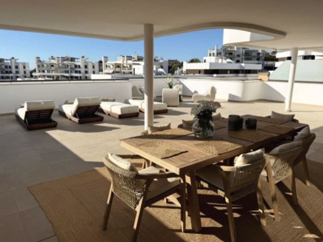 Appartement avec 3 Chambres  à Estepona
